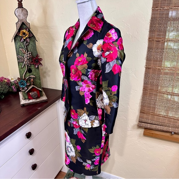Dolce & Gabbana Silk Floral Skirt and Jacket Suit - Picture 2 of 12